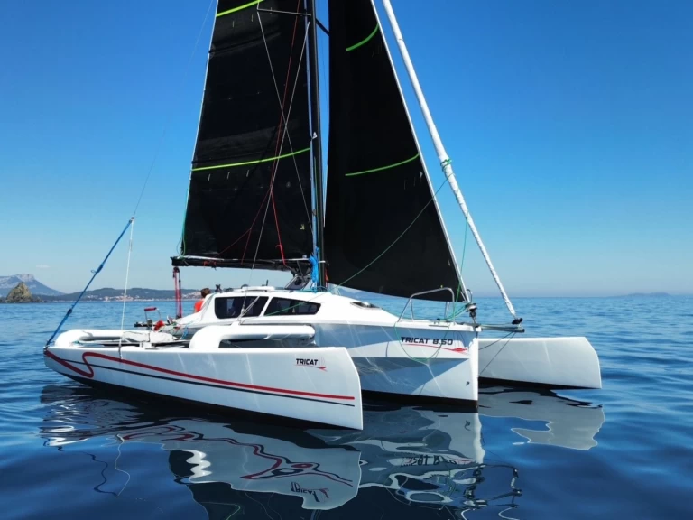 Sailboat hire in La Trinité-sur-Mer - Tricat TRICAT 8.50