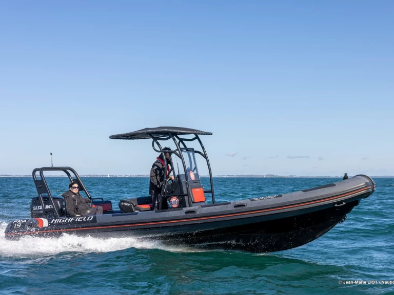 Hire RIB Highfield with a boat licence