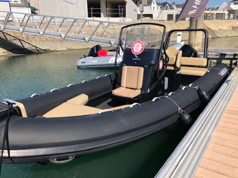 Yacht hire La Trinité-sur-Mer cheap HIGHFIELD 700