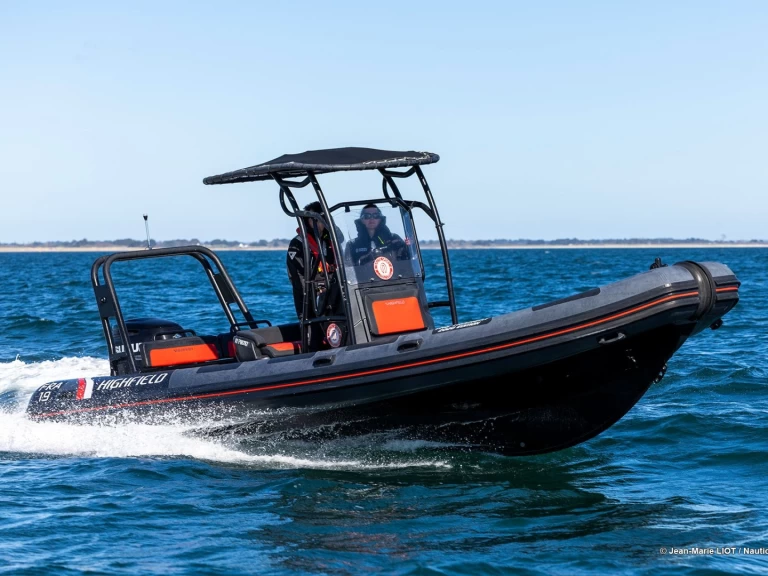 Hire RIB Highfield with a boat licence