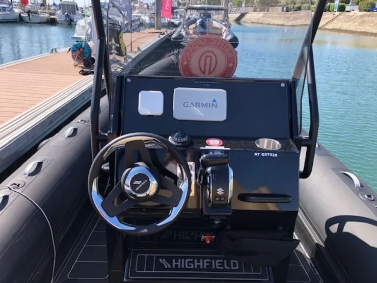 Hire RIB Highfield with a boat licence