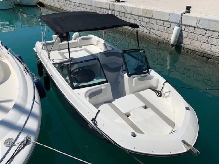 Charter a Bayliner E7 in Antibes on Samboat