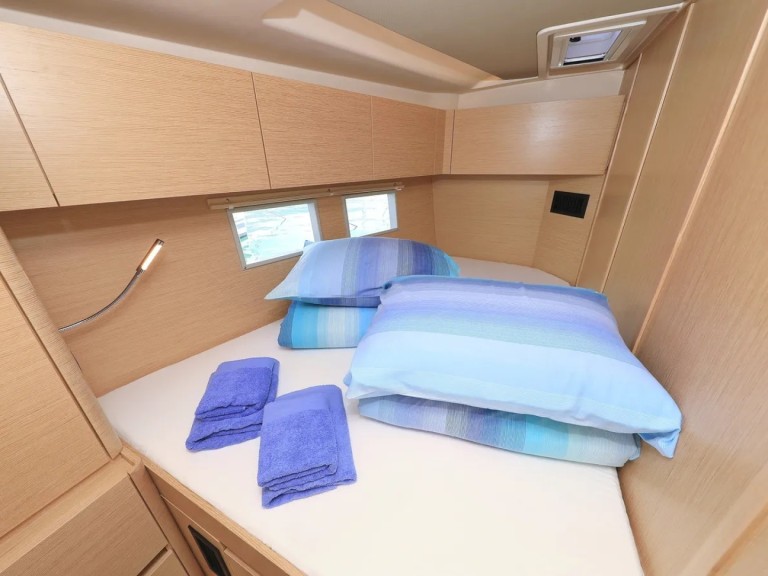 Sailboat to hire Salerno at the best price