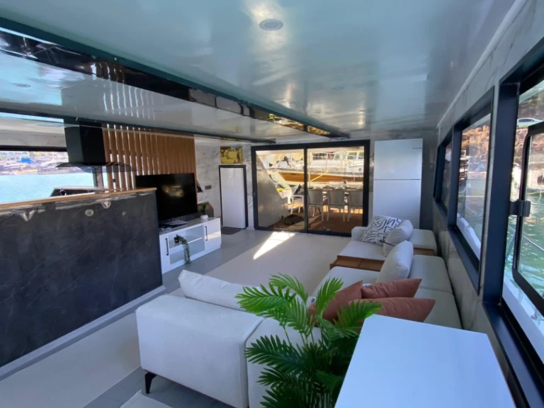 Charter a  Motor Yacht in Göcek on Samboat