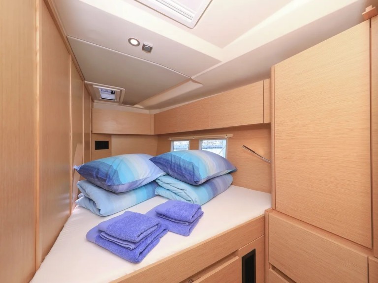 Sailboat to hire Salerno at the best price