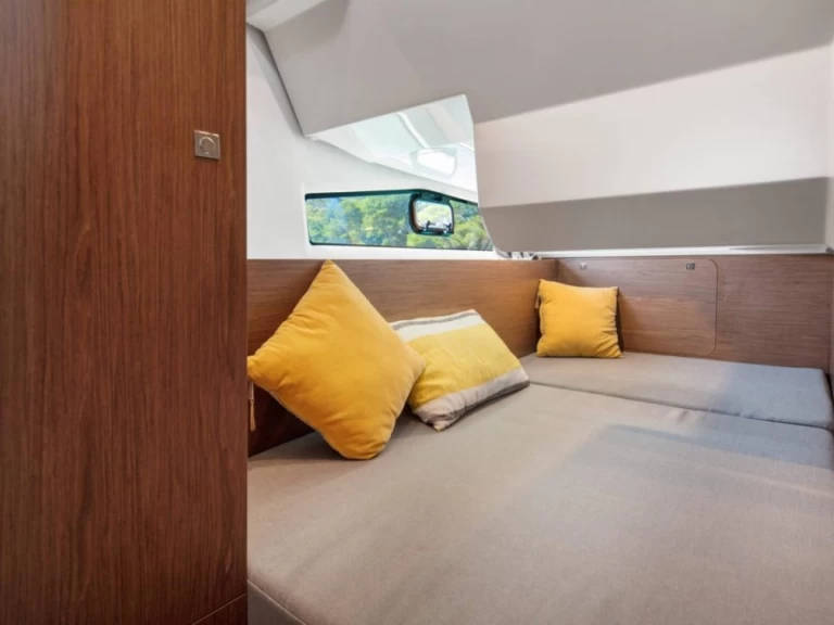 Hire a Jeanneau Merry Fisher 1095 La Trinité-sur-Mer