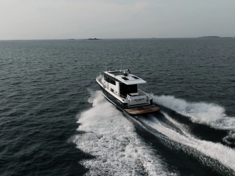 Hire Motorboat NORD STAR with a boat licence