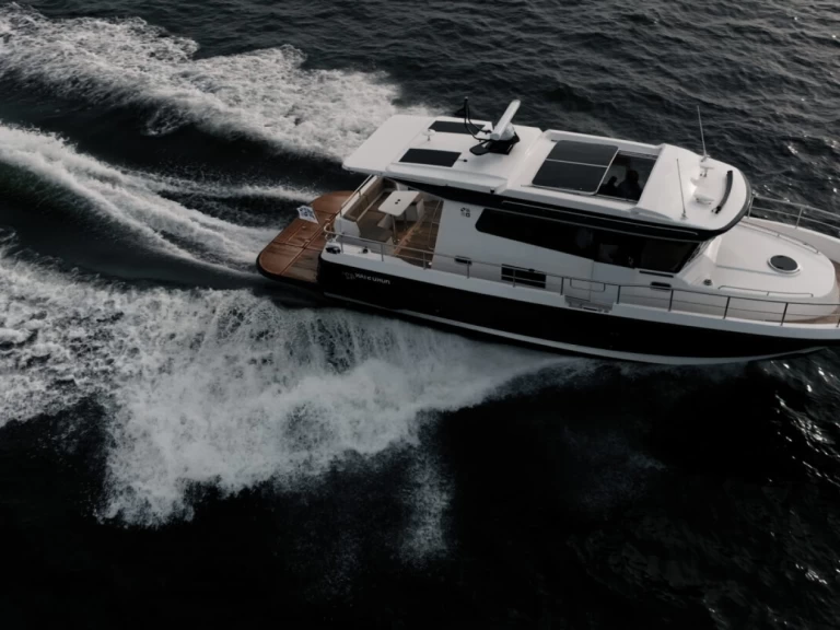 Motorboat to hire La Trinité-sur-Mer at the best price