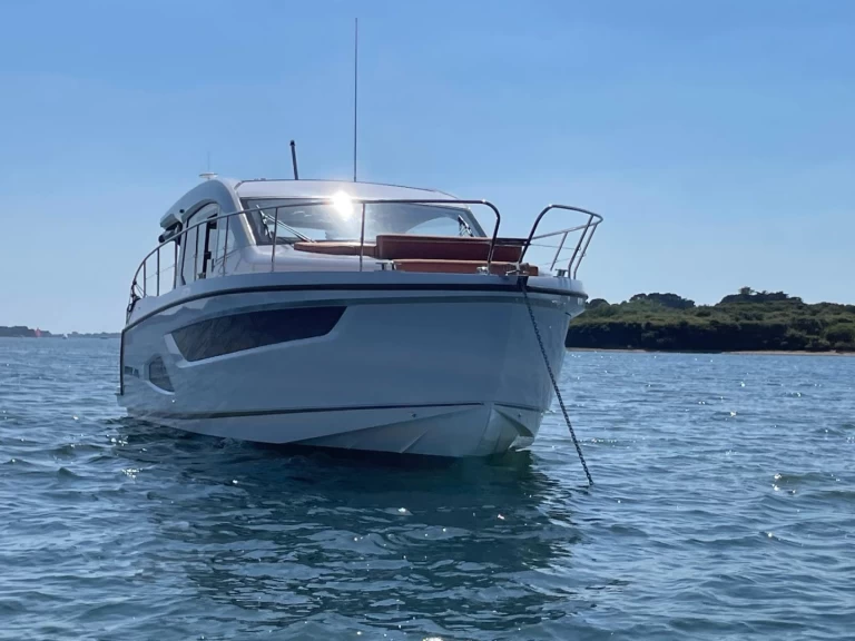 Motorboat hire in La Trinité-sur-Mer - Sealine Sealine C390