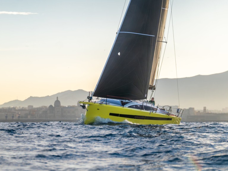 Yacht hire La Trinité-sur-Mer cheap RM 1080