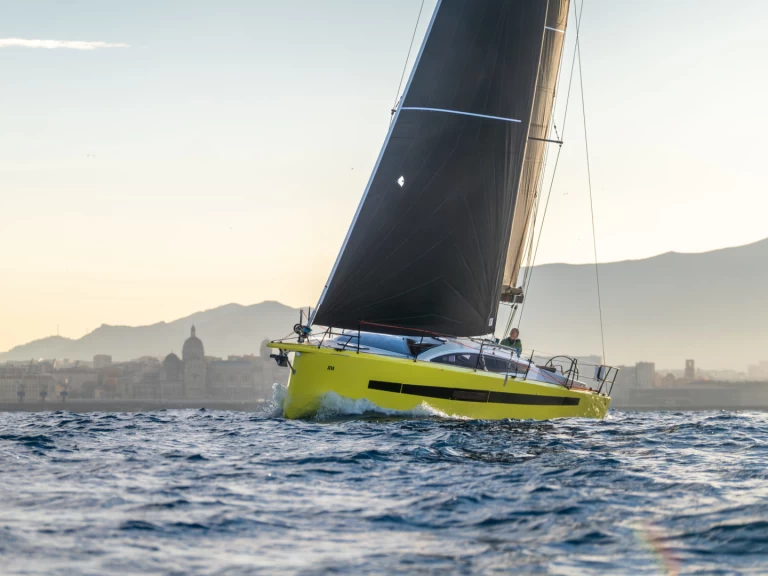 Yacht hire La Trinité-sur-Mer cheap RM 1080