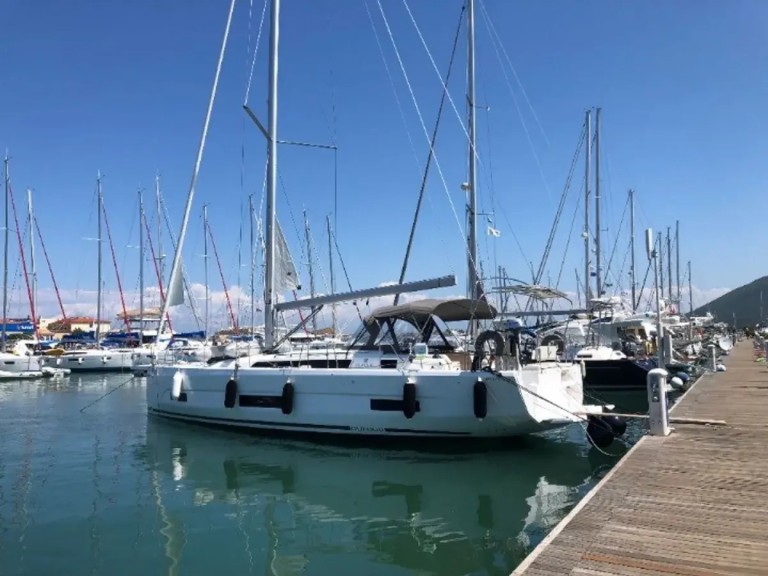 Yacht hire Lygia cheap Dufour 470