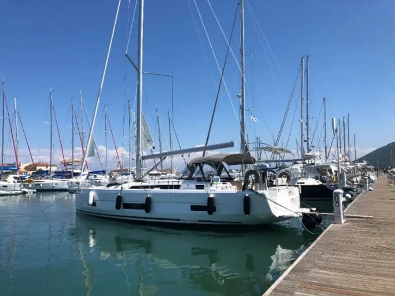 Yacht hire Lygia cheap Dufour 470