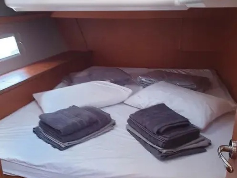 Sailboat hire in Lygia - Dufour Dufour 470