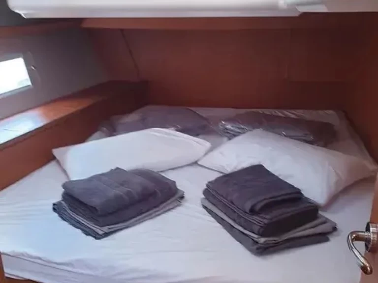 Sailboat hire in Lygia - Dufour Dufour 470