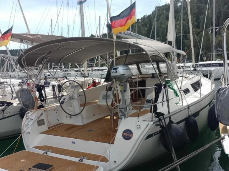 Hire a Bavaria Cruiser 41 Palma de Mallorca