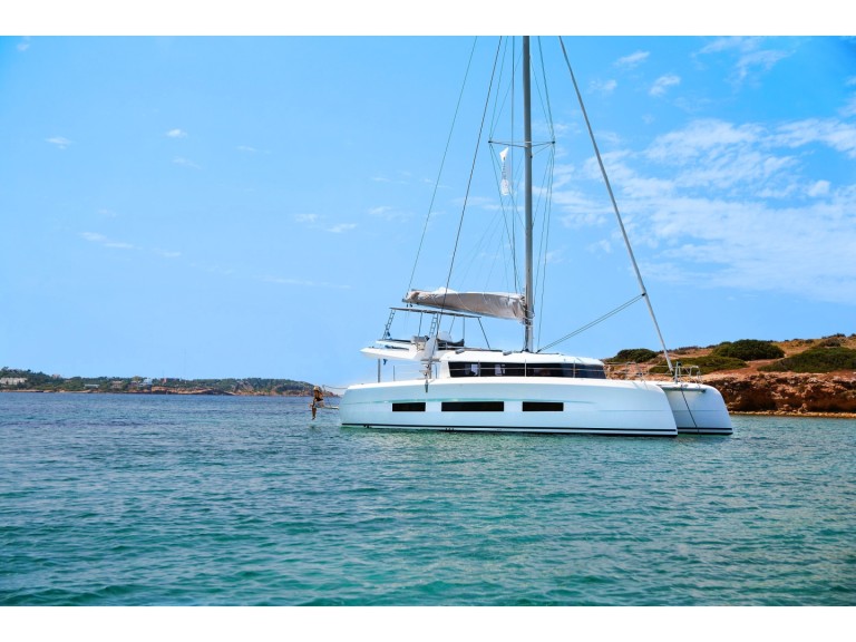 Hire Catamaran Dufour with a boat licence