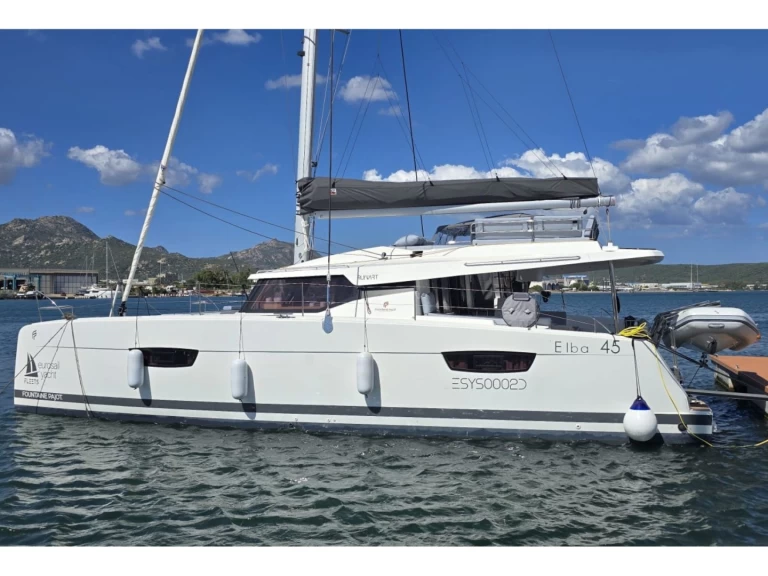 Hire Catamaran Fountaine Pajot with a boat licence