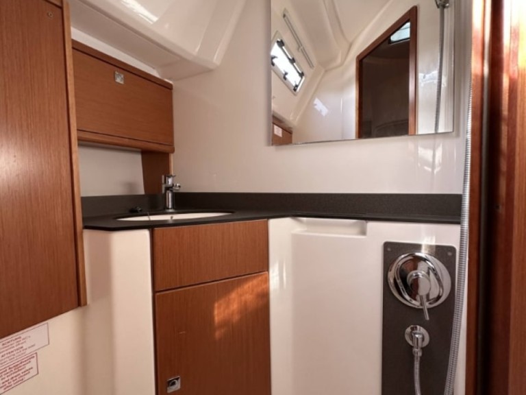 Hire a Bavaria Cruiser 46 Lefkáda