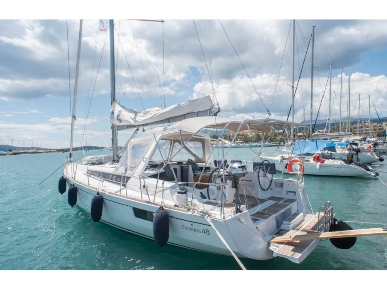 Sailboat to hire Ávdira at the best price