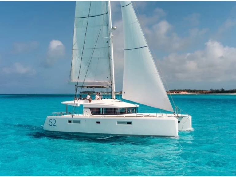 Hire Catamaran Lagoon with a boat licence