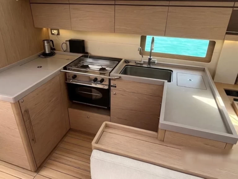 Hire Sailboat with or without skipper Bénéteau Vlycho