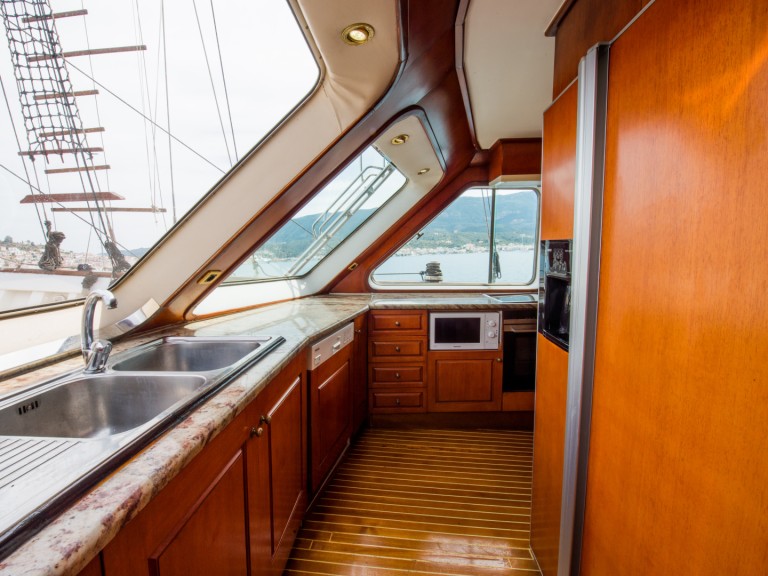 Charter a  Gulet in Alimos on Samboat