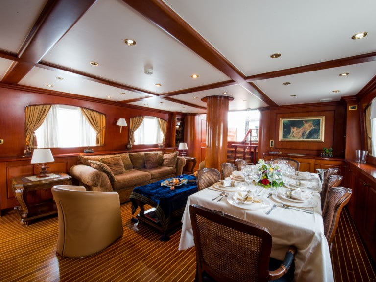 Hire Sailboat  with a boat licence