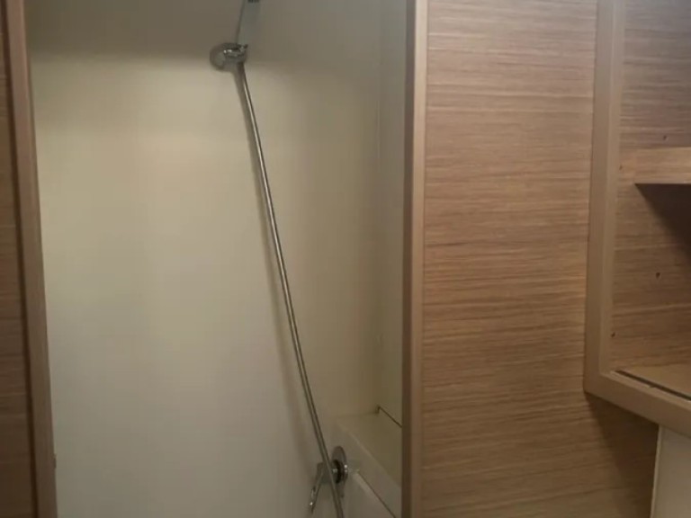 Hire Catamaran Lagoon with a boat licence