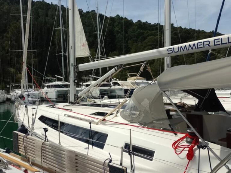 Hire a Bavaria Cruiser 41 Palma de Mallorca