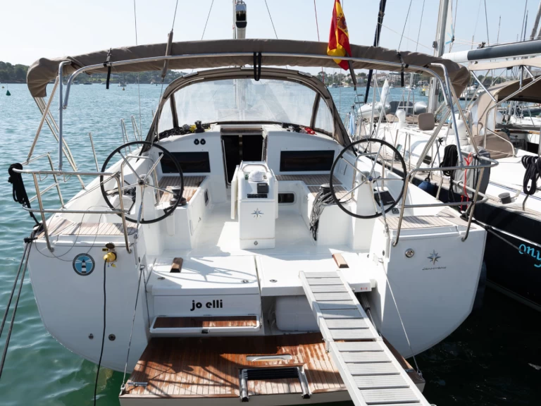 Yacht hire Palma de Mallorca cheap Sun Odyssey 440