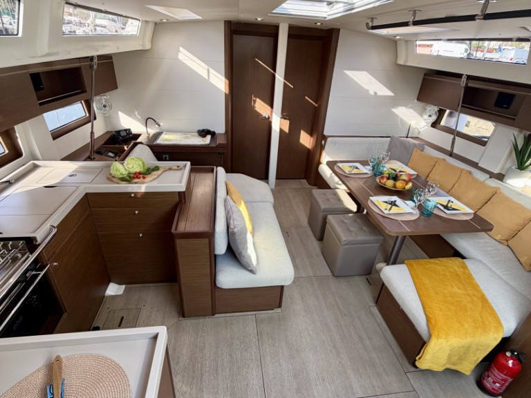 Hire Sailboat Bénéteau with a boat licence