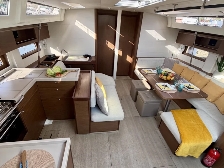 Hire Sailboat Bénéteau with a boat licence