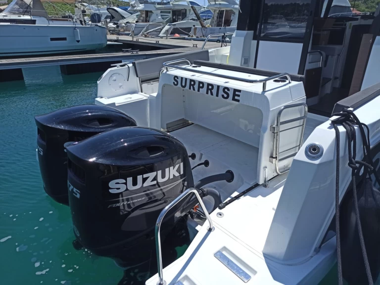 Hire a Jeanneau Merry Fisher 895 Sport Offshore Punat