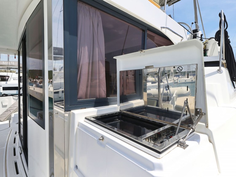 Charter a Bali Bali Catspace Voile in Sukošan on Samboat