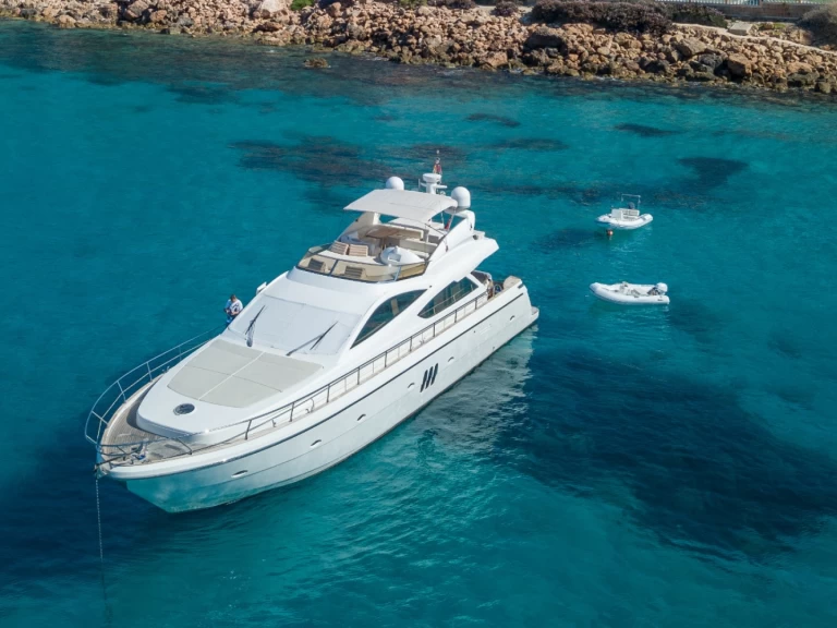 Luxury Yacht to hire Port d'Andratx at the best price