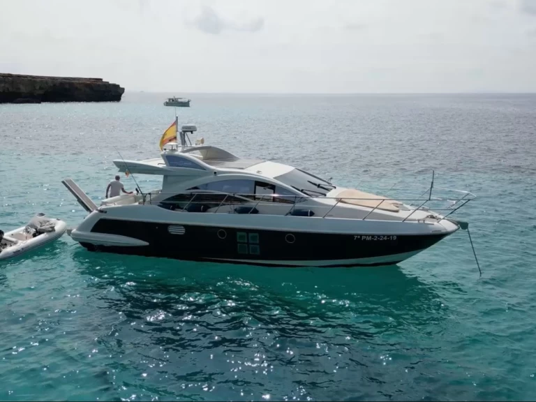 Charter a Azimut Azimut 43 in Cala d'Or on Samboat