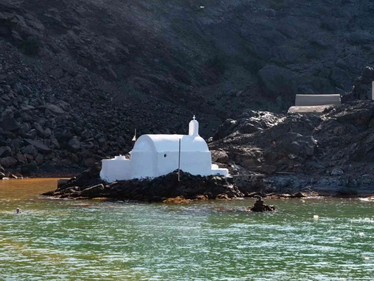 Hire a Targa 46 Santorini Port