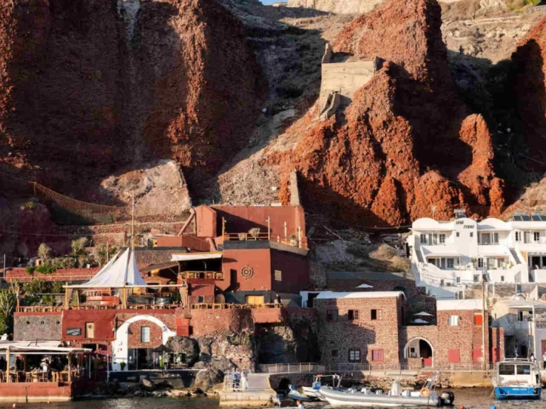 Hire Luxury Yacht with or without skipper Targa Santorini Port