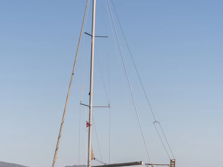 Hire Sailboat Jeanneau with a boat licence