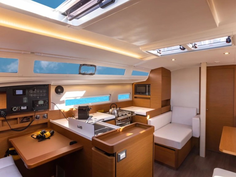 Yacht hire Vibo Marina cheap Sun Odyssey 410[G]