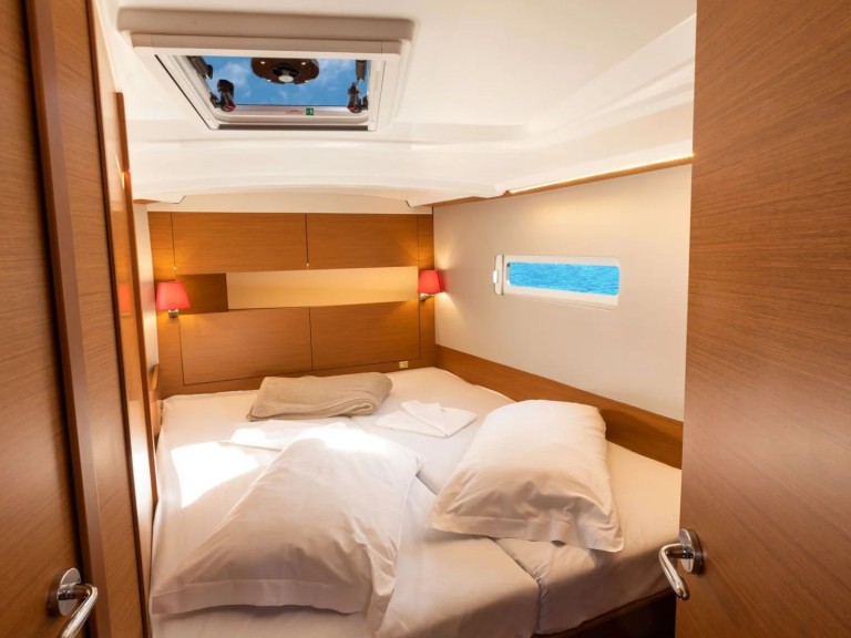 Sailboat hire in Vibo Marina - Jeanneau Sun Odyssey 410[G]