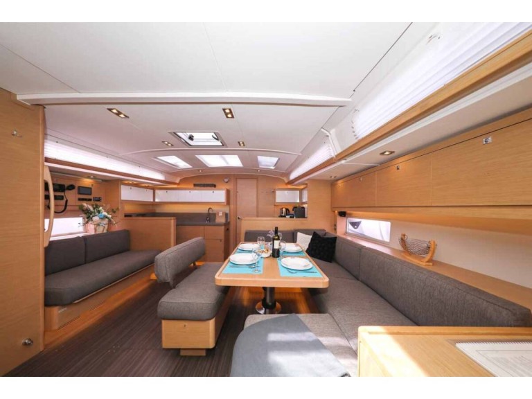 Sailboat to hire Cagliari at the best price