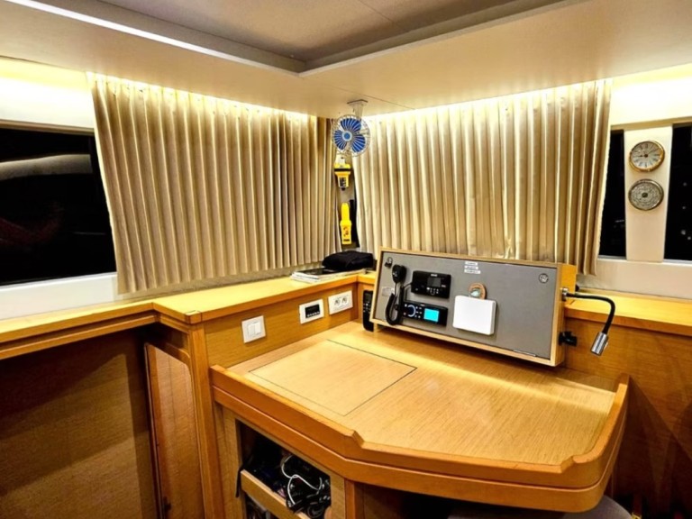 Yacht hire Lefkáda cheap Lagoon 450 F