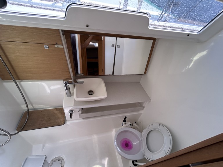 Charter a Dufour Dufour 430 Grand Large in Gouvia on Samboat