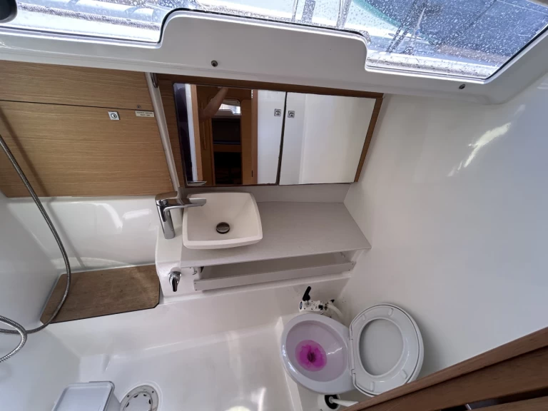 Charter a Dufour Dufour 430 Grand Large in Gouvia on Samboat