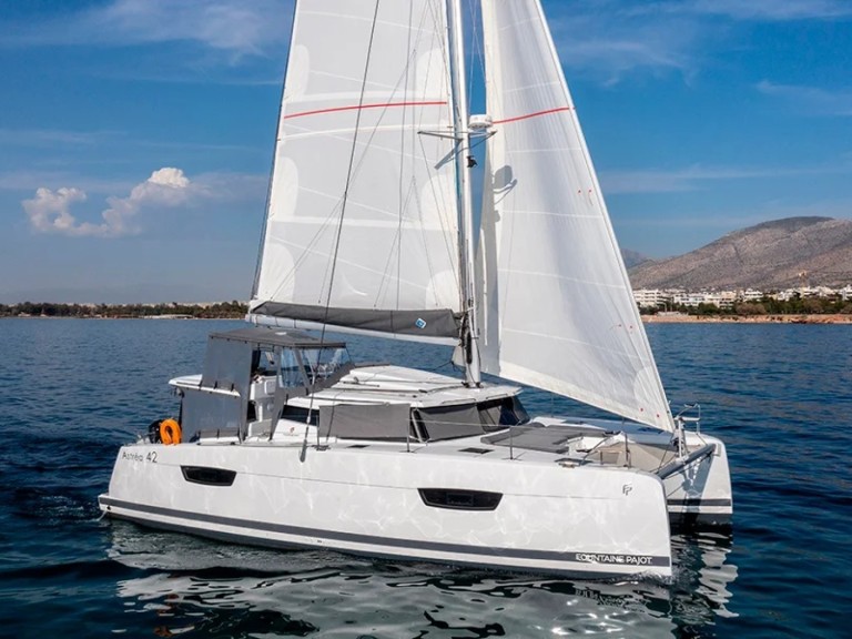 Catamaran hire in Lávrio - Fountaine Pajot Astrea 42
