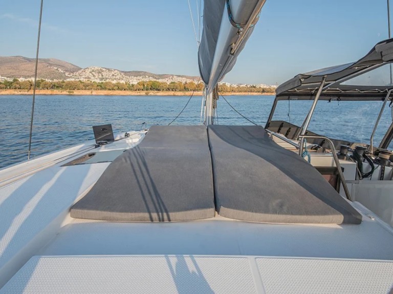 Charter a Fountaine Pajot Astrea 42 in Lávrio on Samboat