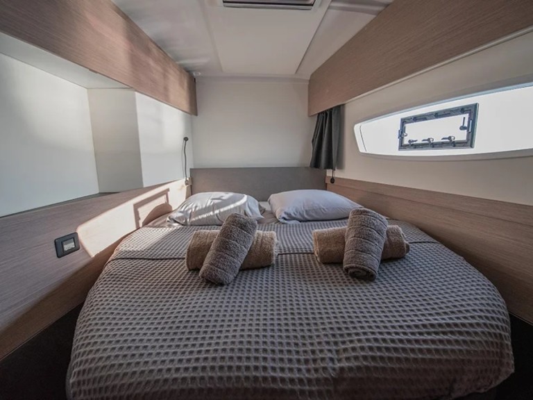 Hire Catamaran with or without skipper Fountaine Pajot Lávrio