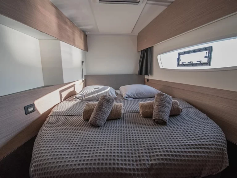 Hire Catamaran with or without skipper Fountaine Pajot Lávrio